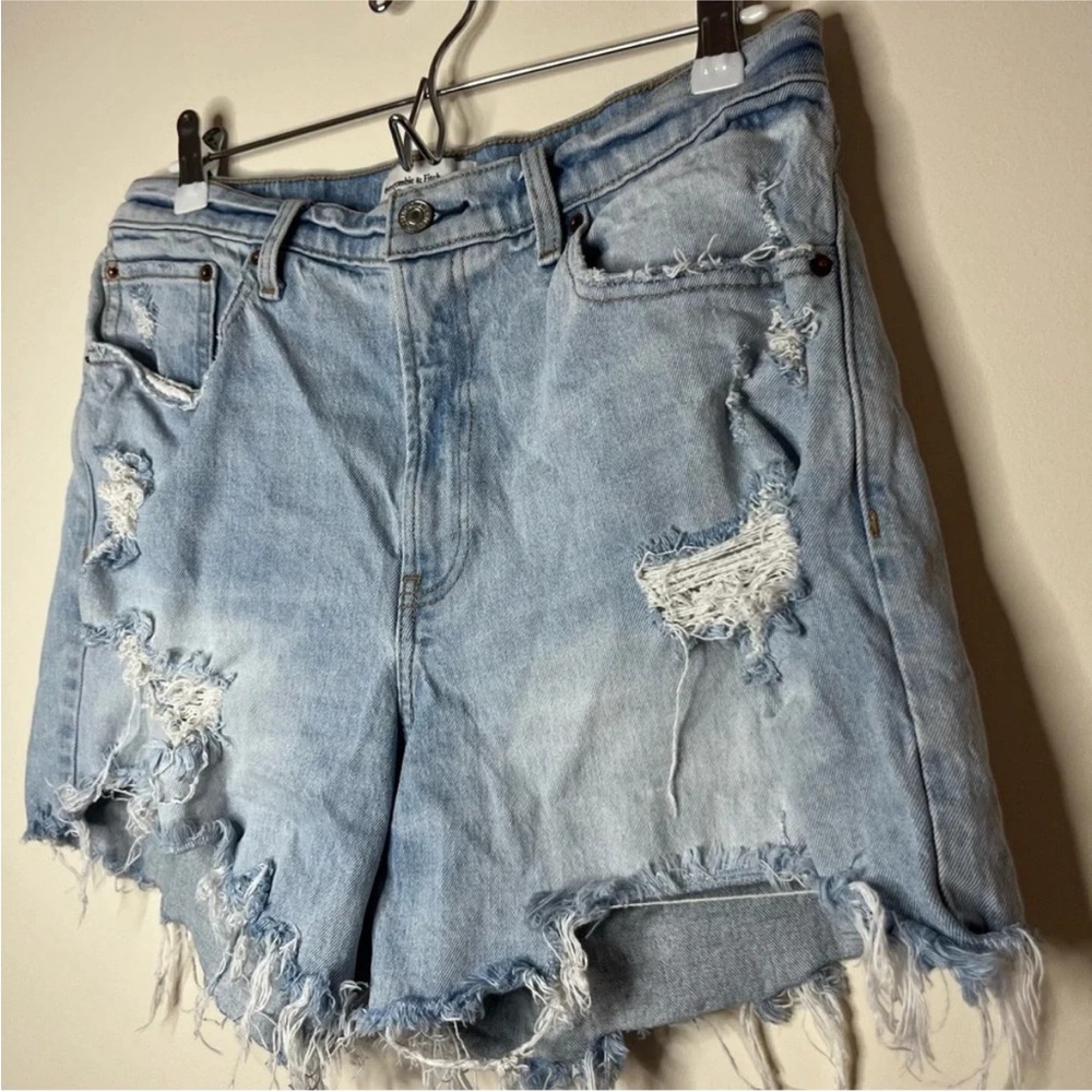 Abercrombie & Fitch 4” Curve Love High Rise Jean Shorts - Picture 3 of 8